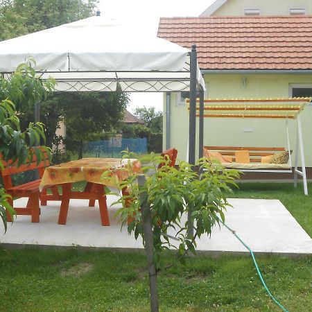 Nora Apartman Apartman Balatonfůzfő Kültér fotó