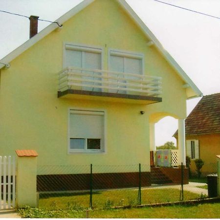Nora Apartman Apartman Balatonfůzfő Kültér fotó