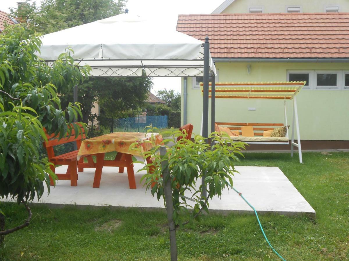 Nora Apartman Apartman Balatonfůzfő Kültér fotó