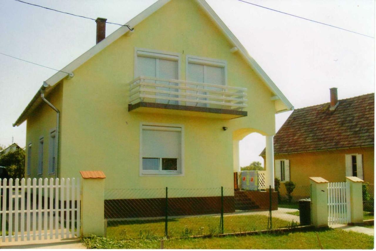 Nora Apartman Apartman Balatonfůzfő Kültér fotó